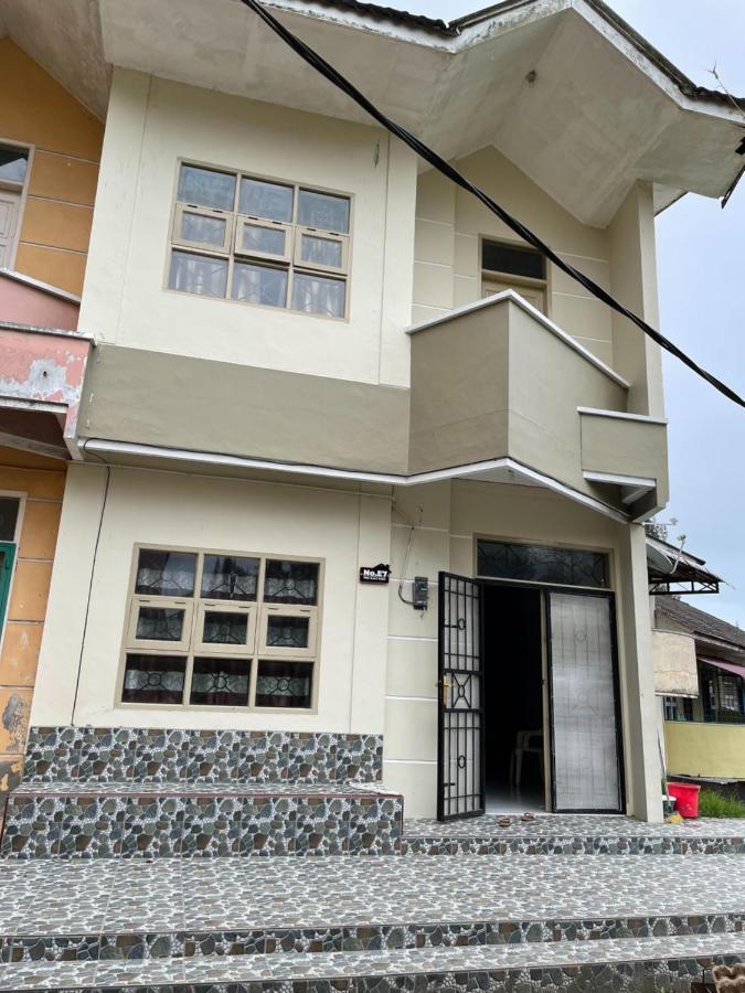 Villa Bukit Indah Berastagi Exterior foto